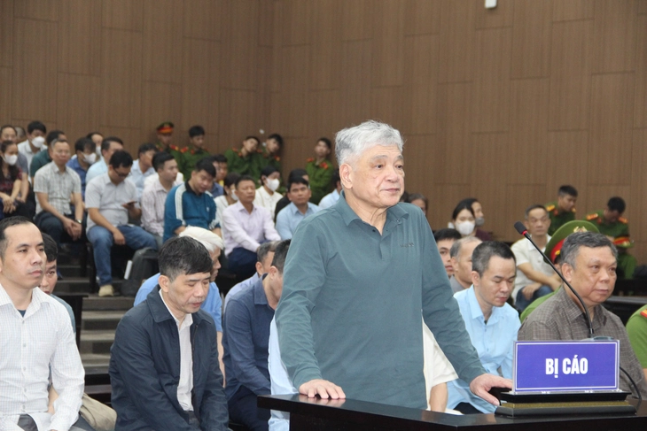 Vụ hối lộ 40 tỉ: Cựu thứ trưởng lãnh 4 năm tù, cựu cục phó bỏ trốn lãnh 5 năm tù - Ảnh 4.