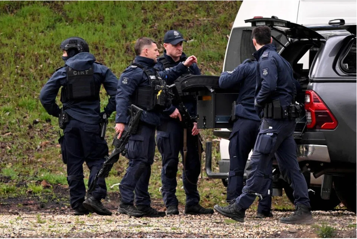 Tên tội phạm bị truy nã gắt gao nhất lịch sử nước Úc bị cảnh sát bắn chết - Ảnh 1. Truy nã - Ảnh 1.