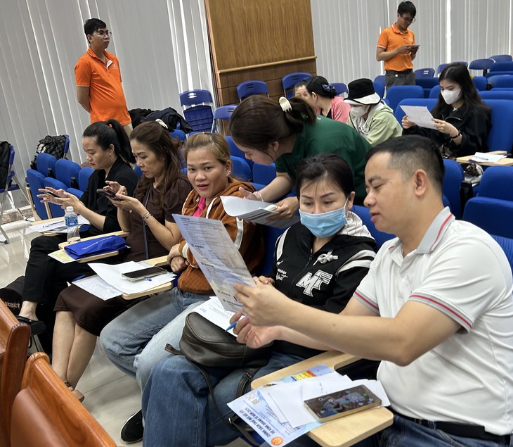 Từ 1-4, người dân có thể gửi phản ánh vi phạm giao thông trên VneID - Ảnh 1. vi phạm giao thông - Ảnh 1.