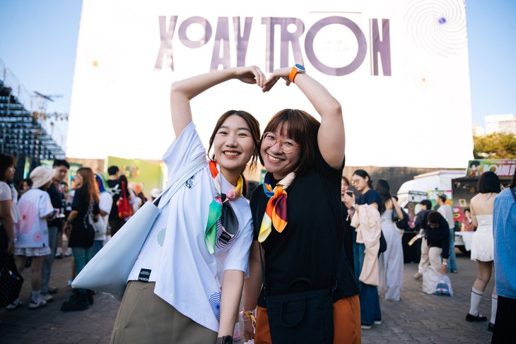 Bandana: Từ 'mảnh vải nổi loạn' đến vật phẩm yêu thích - Ảnh 11. bandana - Ảnh 9.