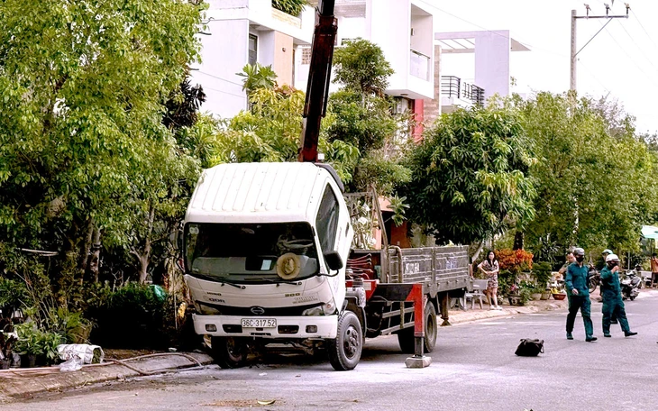 Nam sinh lớp 8 bị điện giật chết nghi bắt chim - Ảnh 3.