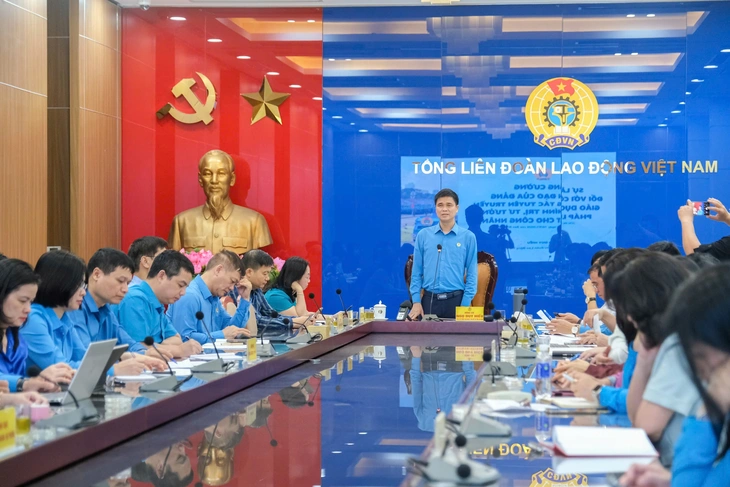 Dành '8 giờ làm có lương' cho công nhân đi học chính trị, pháp luật - Ảnh 3.