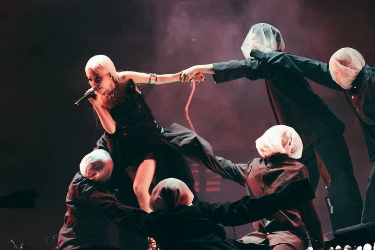 HIEUTHUHAI, Phùng Khánh Linh, VSTRA 'càn quét' nhạc số tháng 3; Grey D vừa trở lại đã 'lọt top' - Ảnh 3.