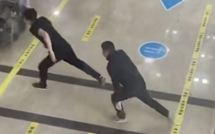 Bị chê tăng cân, Xuân Son vạch áo cho cả triệu người... đếm múi - Ảnh 2.