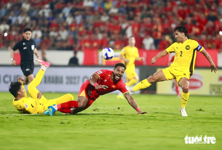 HLV Phạm Minh Đức: Xuân Son không mập, nhìn bình thường - Ảnh 4.