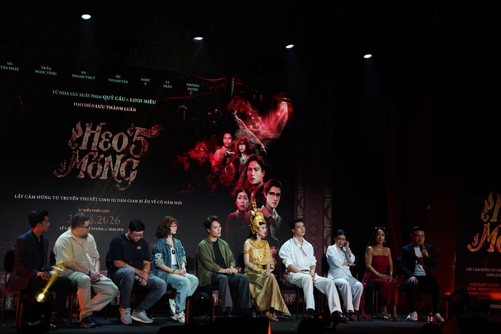 Ốc Thanh Vân đóng cặp mỹ nam kém 14 tuổi trong phim kinh dị - Ảnh 1. Heo năm móng - Ảnh 1.