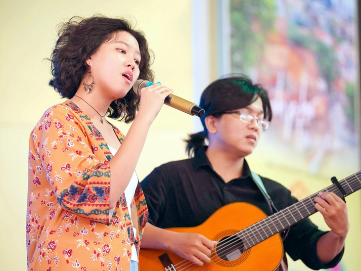 Đêm nhạc nhớ Trịnh ở Hội An - Ảnh 2.