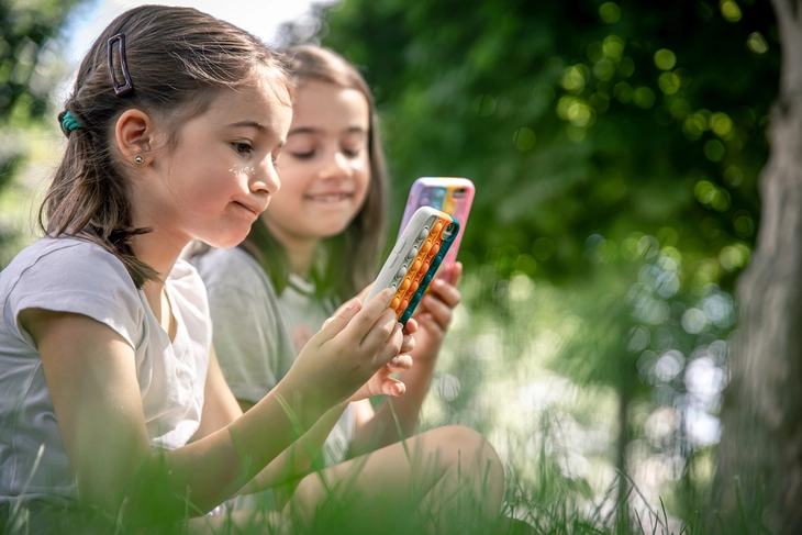 Úc điều tra các 'ông lớn' công nghệ không tuân theo luật cấm trẻ em sử dụng mạng xã hội - Ảnh 1. Úc điều tra loạt 'ông lớn' mạng xã hội vì để trẻ dưới 16 tuổi truy cập - Ảnh 1.