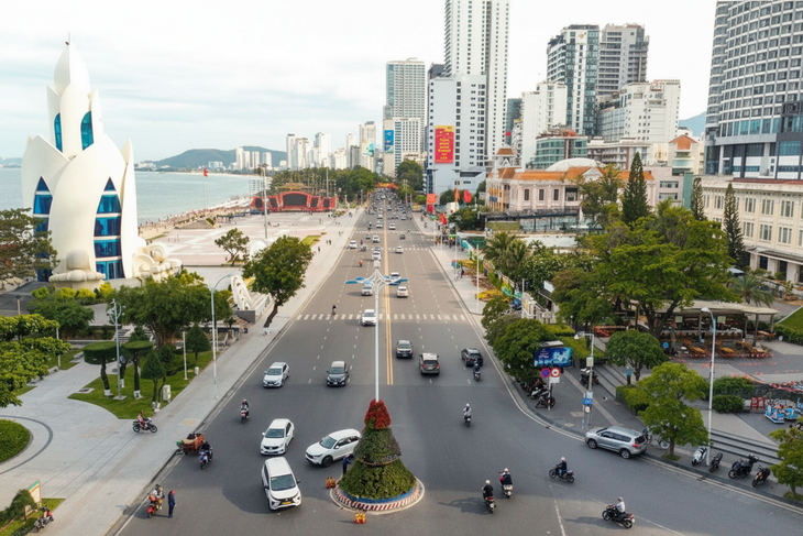 Nghiên cứu thí điểm tuyến xe buýt 2 tầng thoáng nóc hoạt động ở Nha Trang - Ảnh 2.