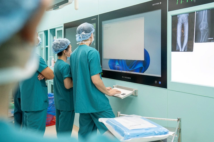 Bệnh viện Hoàn Mỹ Sài Gòn tiếp cận công nghệ mới trong điều trị thay khớp gối cá thể hóa - Ảnh 2.
