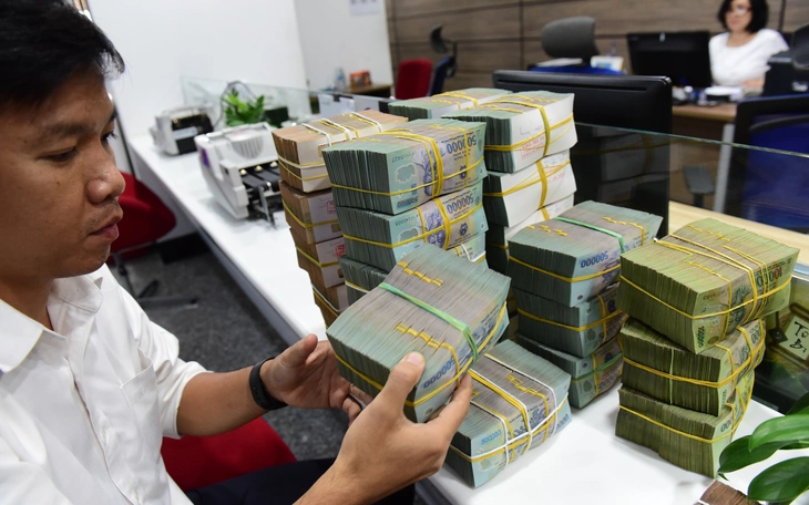 Thêm nhiều ngân hàng nhập cuộc giảm lãi suất - Ảnh 2.