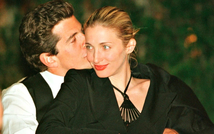 Váy cưới của con dâu Tổng thống Kennedy gây sốt sau gần 30 năm - Ảnh 4.