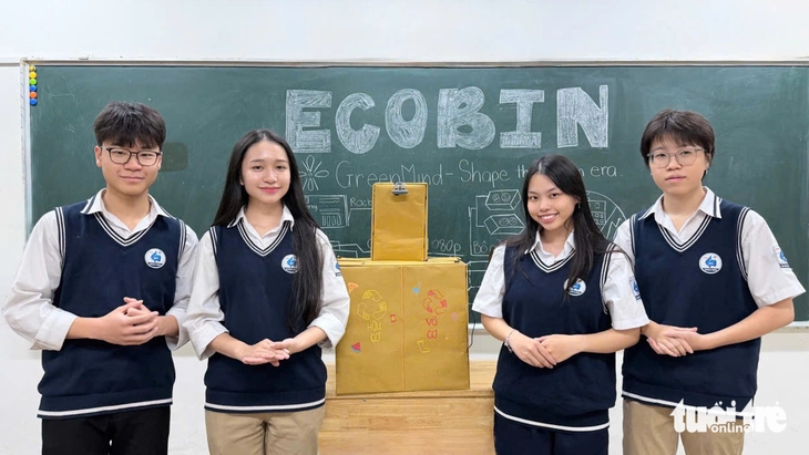 Từ rác thải trong bếp, đến thùng rác AI của học sinh lớp 11 - Ảnh 1.