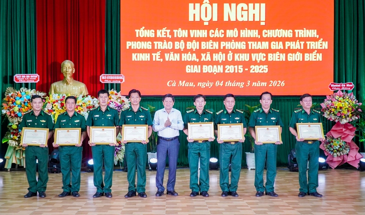 BIÊN PHÒNG - Ảnh 2.