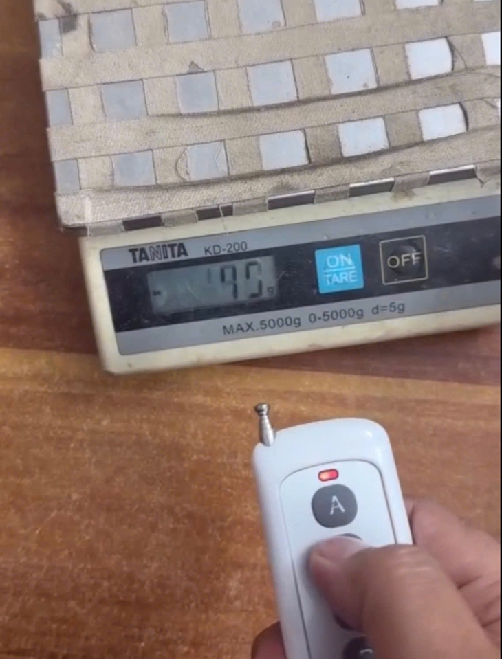 Công an TP.HCM triệt phá sới gà dùng thủ đoạn lừa đảo tinh vi giảm cân gà từ xa - Ảnh 3.