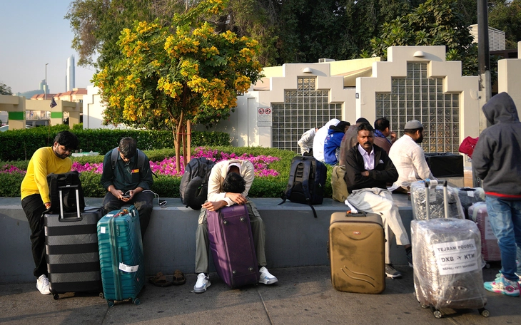 Xem phim, nghe nhạc không dùng tai nghe trên máy bay United Airlines có thể bị cấm bay vĩnh viễn - Ảnh 2.