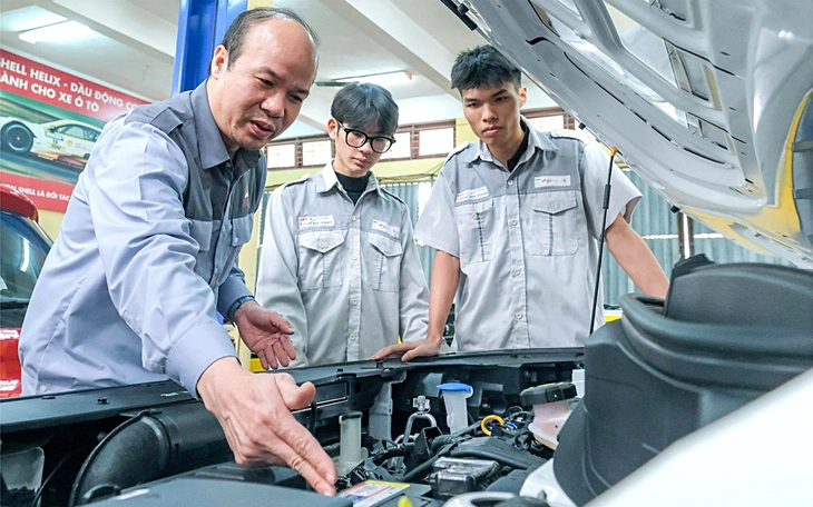 Thời của lao động gen Z: Gỡ nút thắt lao động giá rẻ - Ảnh 2.