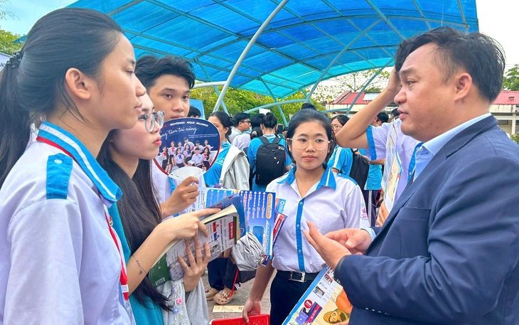 Trường đại học đầu tiên tại Việt Nam đạt chuẩn kiểm định quốc tế THE-ICE - Ảnh 3.