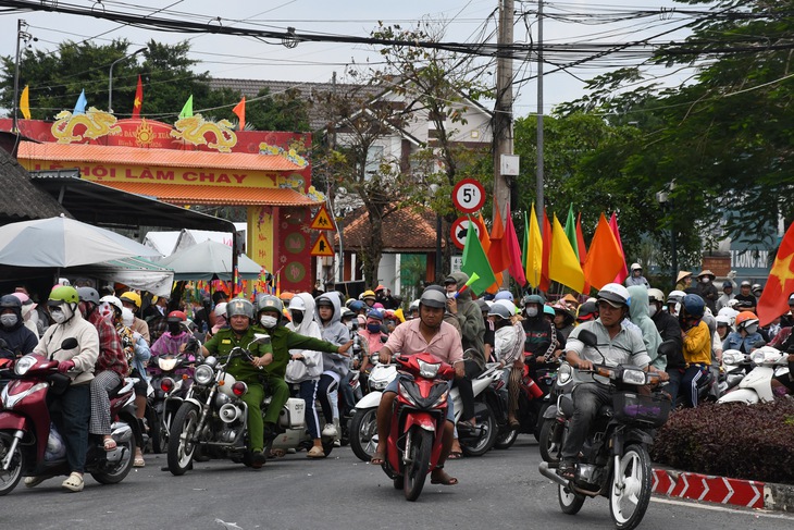 Dù ai mua bán bộn bề, Làm Chay mười sáu nhớ về Tầm Vu - Ảnh 9.