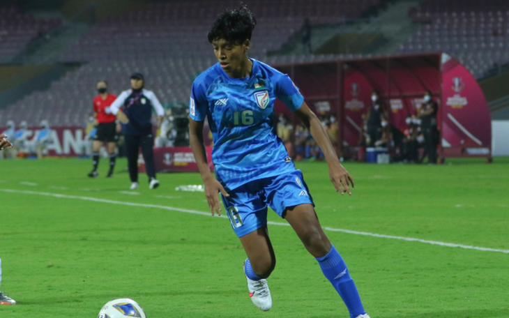 Video: Cú đúp cảm xúc của Vạn Sự mang về chiến thắng cho tuyển nữ Việt Nam - Ảnh 2.