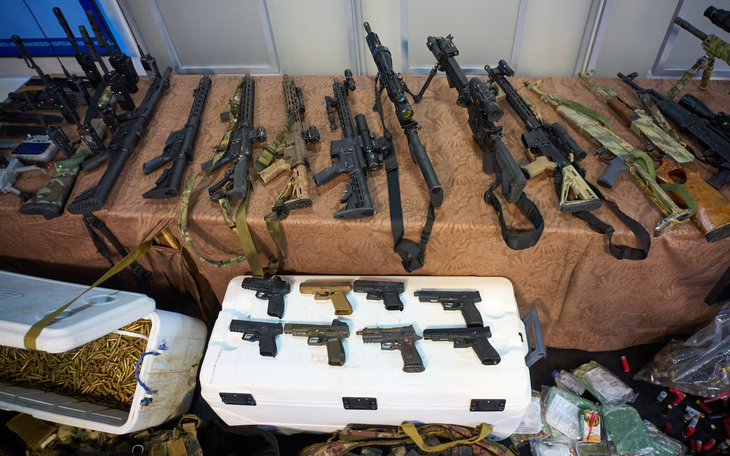 Xét xử thành viên nhóm kín 'Phế liệu chiến tranh' trộm súng của bảo tàng đi bán - Ảnh 2.