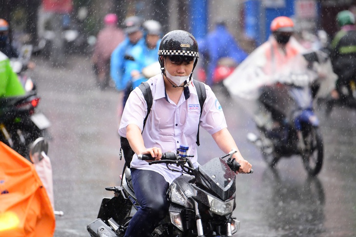 Thời tiết hôm nay 5-3: Nam Bộ mưa trái mùa, Bắc Bộ nắng, sương mù - Ảnh 1.