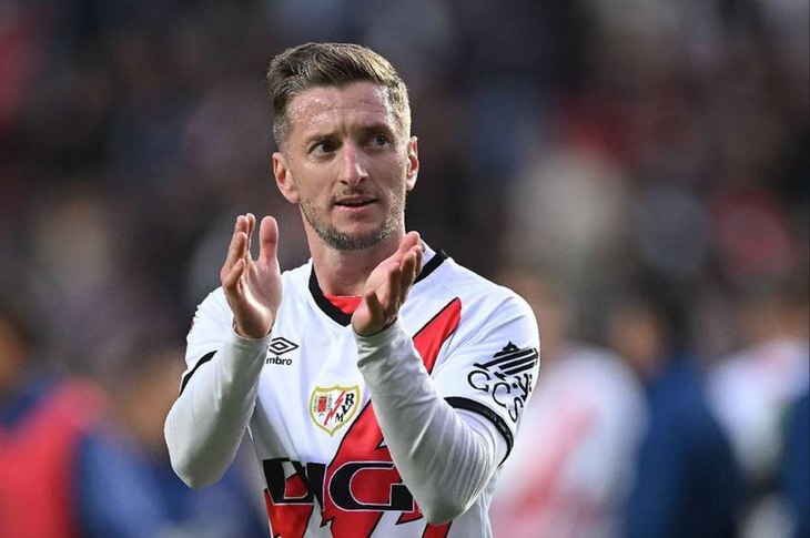 CĐV đổi đời nhờ quyết tâm giảm gần 40kg chỉ để mặc vừa áo của Balliu - Ảnh 1.