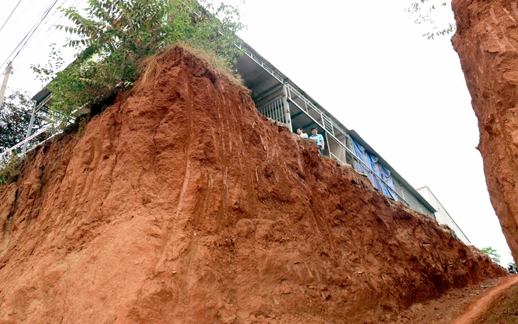 Vụ hạ cốt nền làm đường ở Đồng Nai: Hàng ngàn khối đất múc đổ đi đâu? - Ảnh 4.