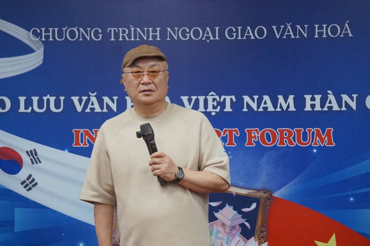 Xem tranh của cháu gái Lê Phổ cùng các họa sĩ đương đại Hàn Quốc - Ảnh 2.