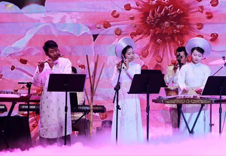 Tổng Bí thư dự chương trình 'Tâm hồn Nga trong lòng Việt Nam' tại công trình biểu tượng hơn 40 năm - Ảnh 7.