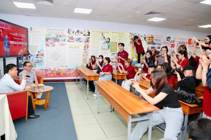 Lại Lý Huynh truyền cảm hứng cho sinh viên Trường đại học Nguyễn Tất Thành - Ảnh 3.