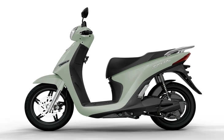 Giá xăng leo thang, khách Việt đổ xô chốt xe máy điện VinFast - Ảnh 2.