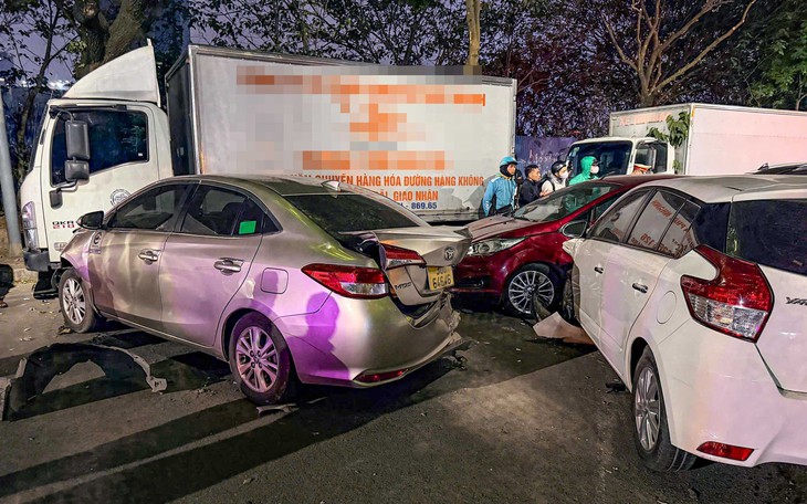 Ô tô tông liên hoàn làm 4 người nhập viện, tài xế có nồng độ cồn - Ảnh 5.