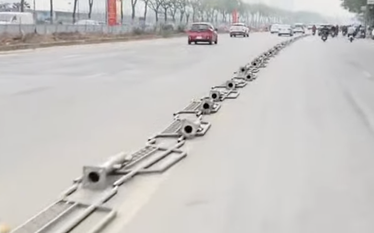 Hà Nội rào chắn nhiều nơi trên đường Đàm Quang Trung, Cổ Linh để thi công hầm kín, hầm hở - Ảnh 3.