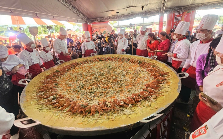 Lễ hội bánh dân gian Nam Bộ 2026 có bản đồ Việt Nam làm từ xôi nặng 700kg, với 34 màu sắc - Ảnh 3.