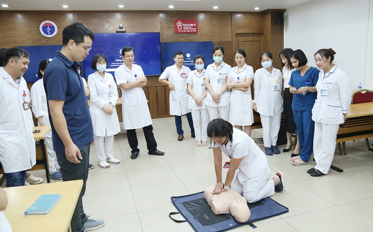 cấp cứu - Ảnh 2.