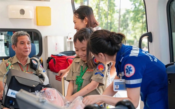 Nam thanh niên ngừng tuần hoàn sau tai nạn, được bác sĩ đi ngang ép tim cứu sống - Ảnh 2.