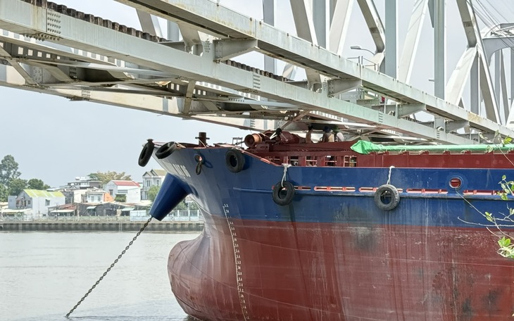 Thứ trưởng Bộ Xây dựng kiểm tra sự cố cầu Ghềnh, chỉ đạo khắc phục hậu quả - Ảnh 8.