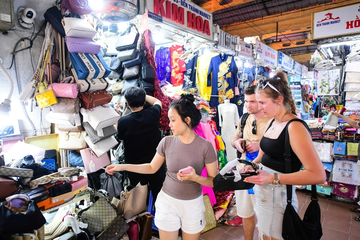 Không sử dụng doanh thu năm 2026 để xác định lại nghĩa vụ thuế của hộ kinh doanh - Ảnh 1.