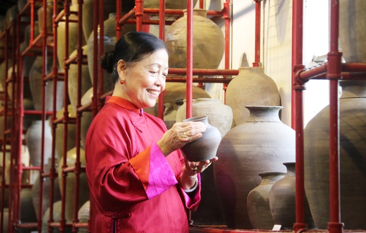 Giáo sư triết học phục hưng áo dài Việt - Ảnh 1. áo dài - Ảnh 1.