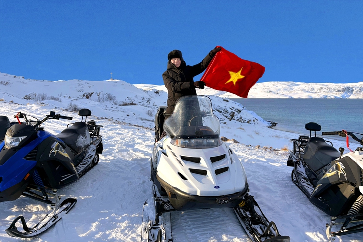 Đoan Trường mặc áo dài giữa Bắc Cực, săn cực quang trong giá lạnh -20°C - Ảnh 3.