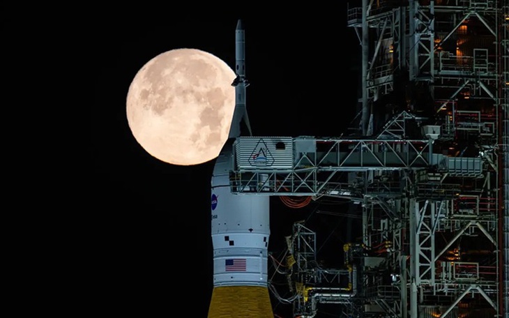 NASA chuẩn bị đưa người bay quanh Mặt trăng lần đầu sau hơn 50 năm - Ảnh 2.