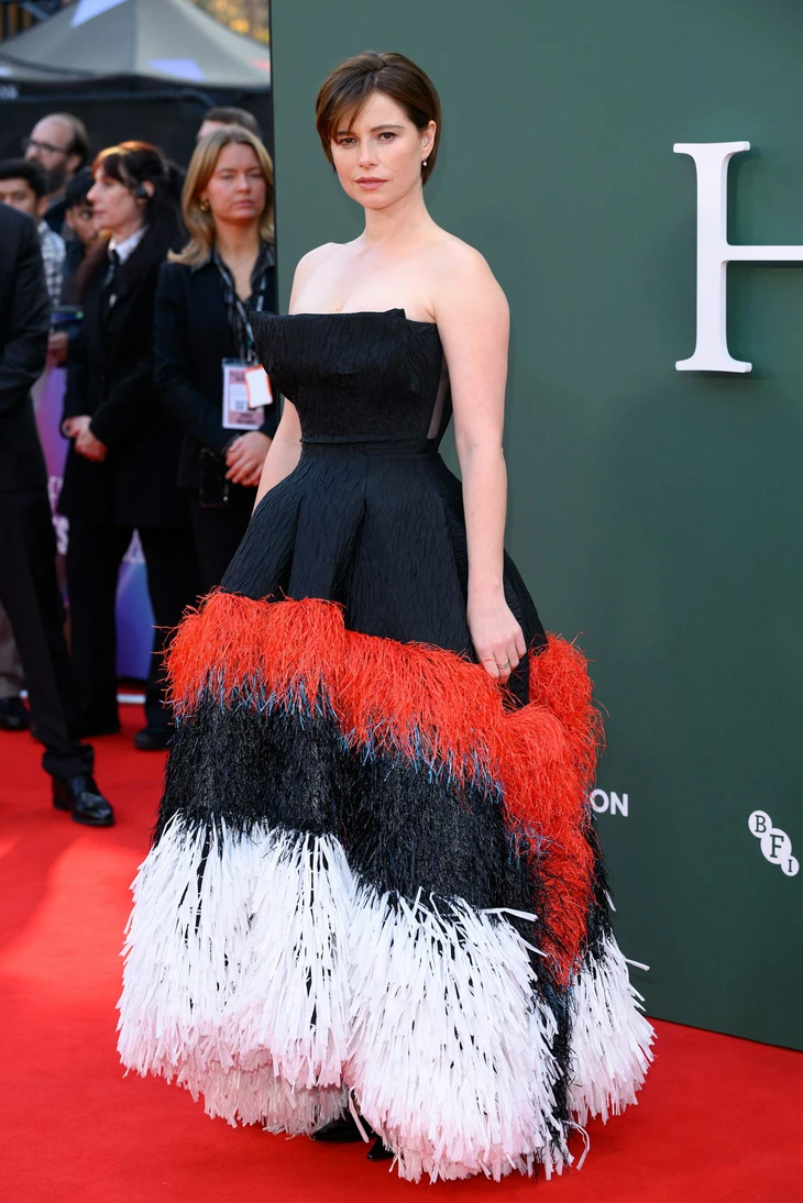 Jessie Buckley - Ảnh 13.