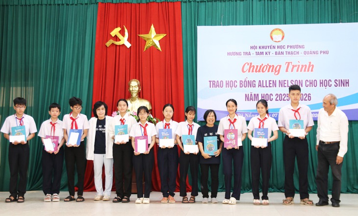 100 học sinh khó khăn, hiếu học Đà Nẵng nhận học bổng mang tên cựu binh Mỹ - Ảnh 6.