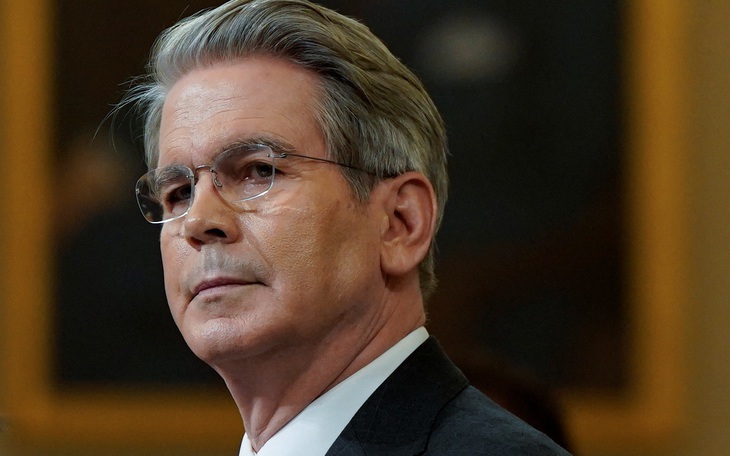 Giá dầu tăng kỷ lục vì chiến sự Iran, nguy cơ vượt 100 USD/thùng - Ảnh 2.