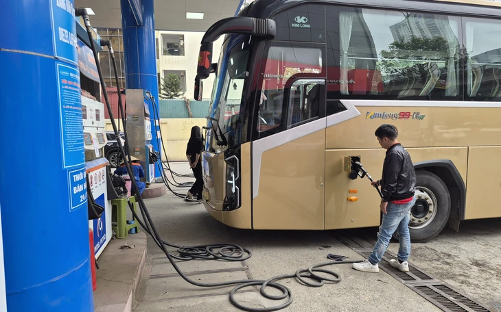 Tiêu thụ xăng dầu tăng phi mã, dầu mối 'siết' cung ứng ngoài danh mục, nhà máy dầu kích hoạt rủi ro - Ảnh 3.