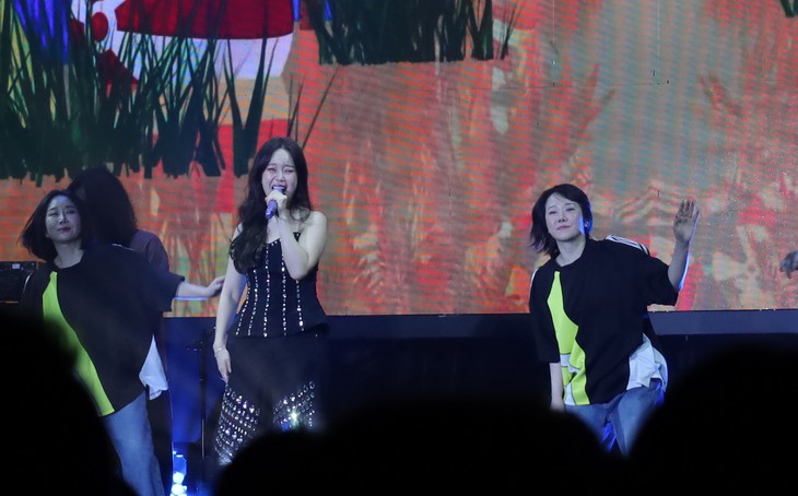 Baek Ji Young - Ảnh 4.