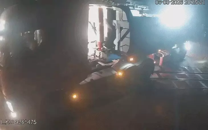 Ô tô tông liên hoàn 10 xe ở Hà Nội: Một nạn nhân đã tử vong, tài xế có nồng độ cồn - Ảnh 5.