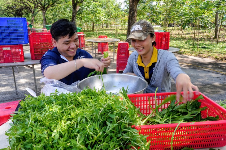 Công nhân, người lao động là những thượng khách của Phở yêu thương - Ảnh 7.