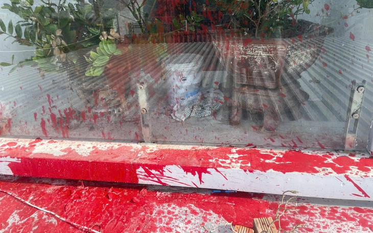 Nhà mặt tiền bỗng cheo leo bên mép vực; Con dâu “hô biến” vàng thật thật thành vàng giả - Ảnh 3.